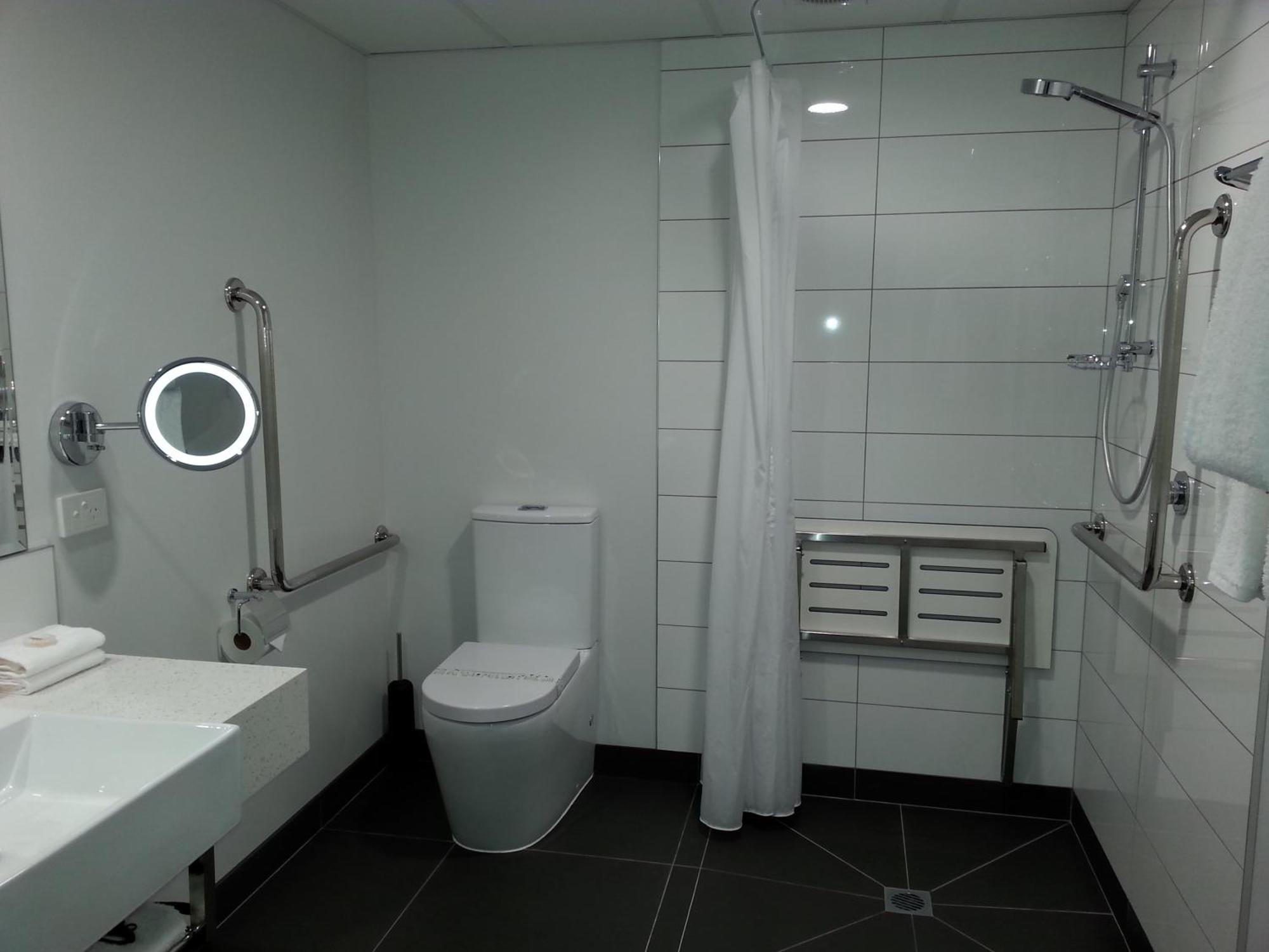 One88 On Commerce Whakatāne Zimmer foto A wet room