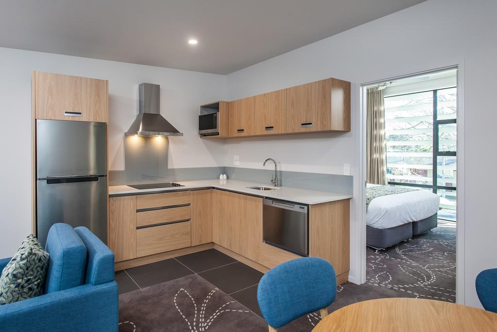 One88 On Commerce Whakatāne Exterior foto A kitchen in a one-bedroom apartment