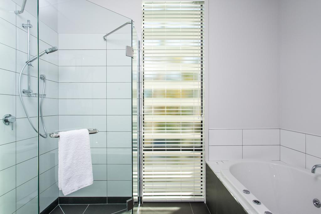One88 On Commerce Whakatāne Zimmer foto A bathroom radiator