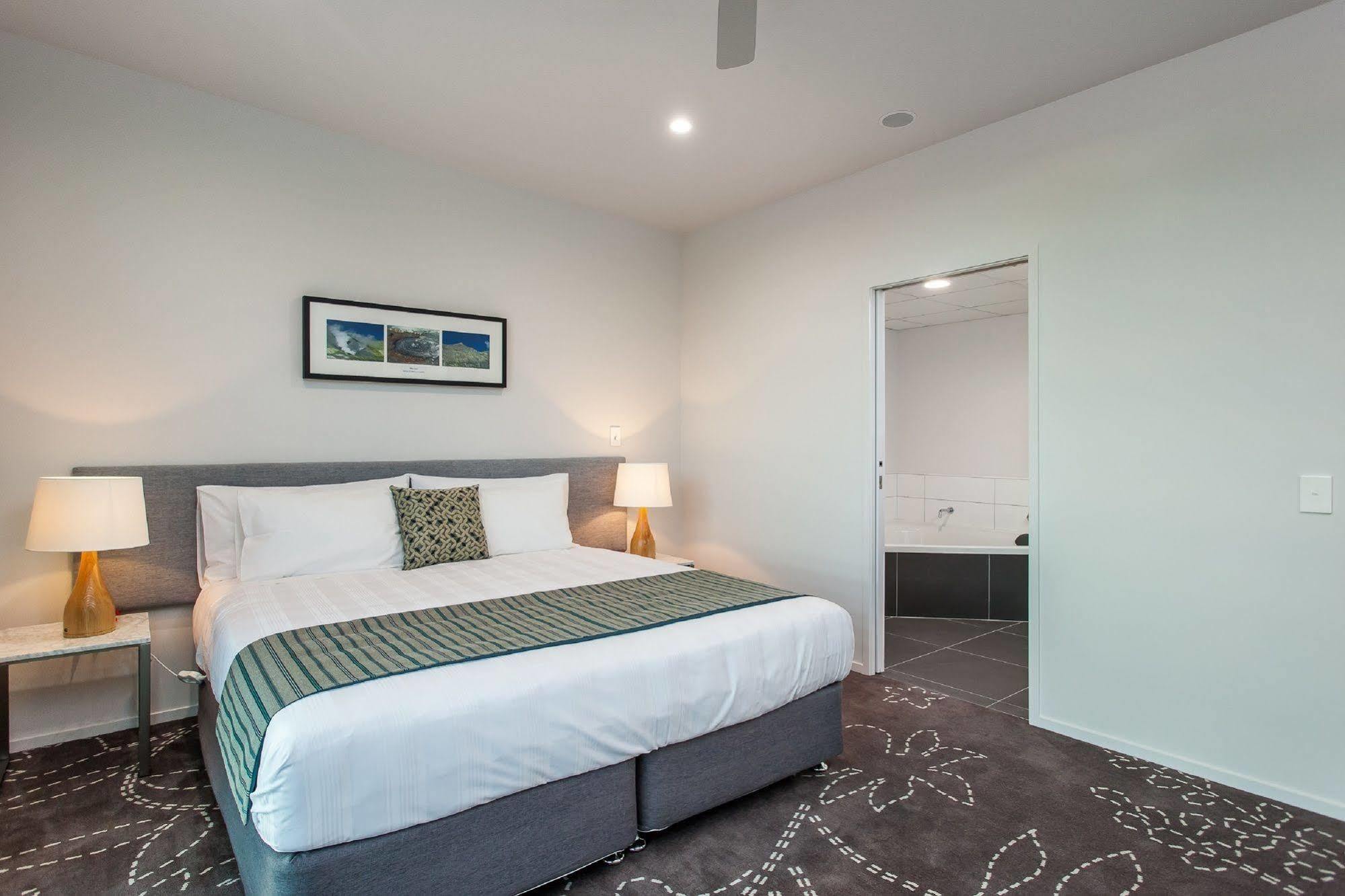One88 On Commerce Whakatāne Exterior foto A bedroom at the hotel