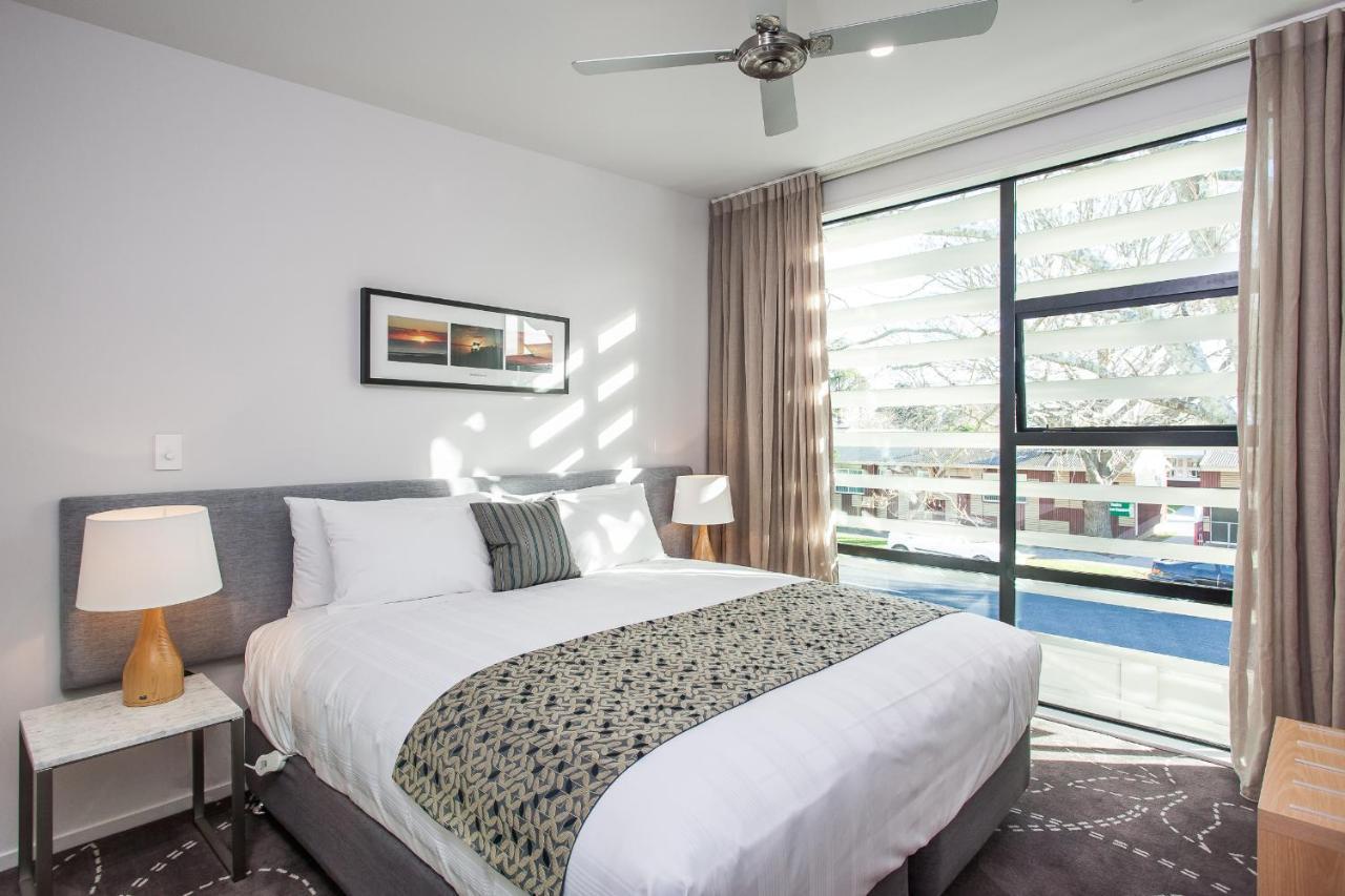 One88 On Commerce Whakatāne Zimmer foto A bedroom at the hotel